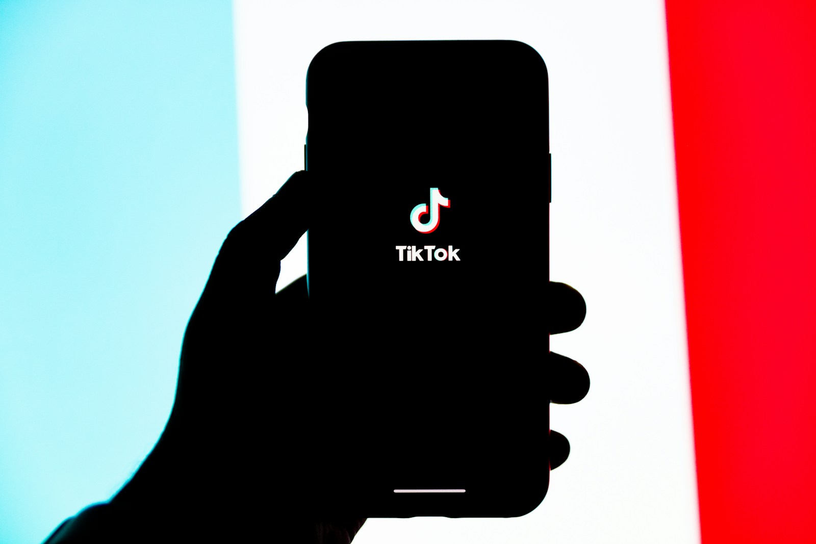 Mitos e Verdades sobre Visualizações no TikTok: o Que Realmente Conta para o Algoritmo em 2026