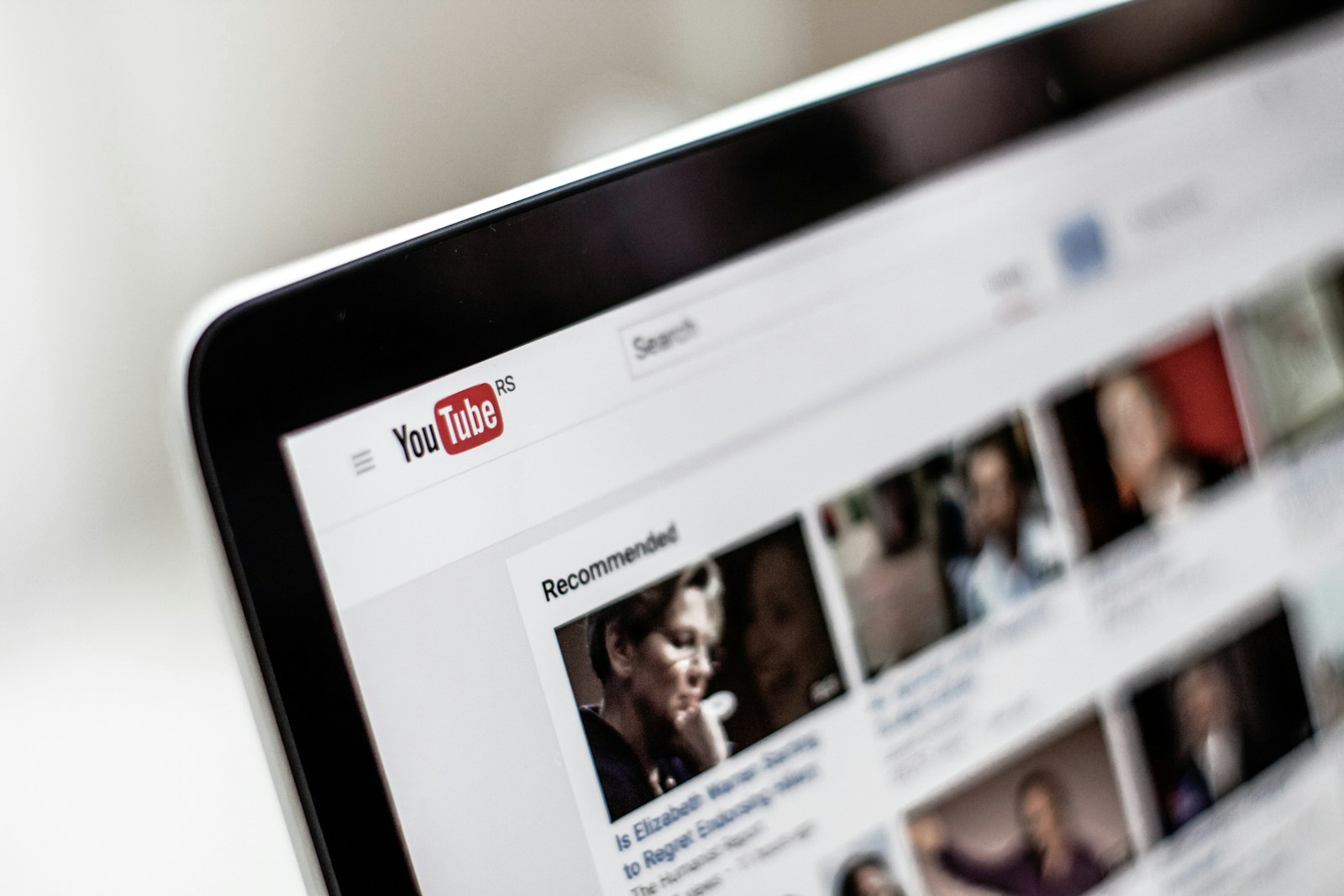 6 Erros que Esvaziam Lives de 2 Horas no YouTube (e Como Evitar em 2026)