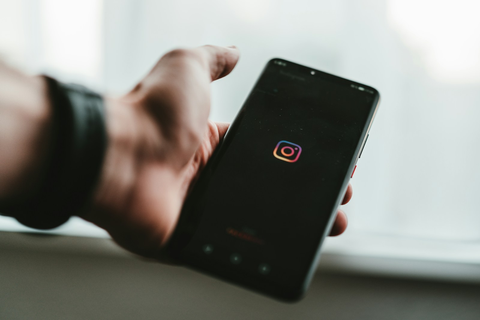 Por Que Suas Curtidas Brasileiras no Instagram Não Aumentam o Alcance: 5 Erros Comuns em 2026